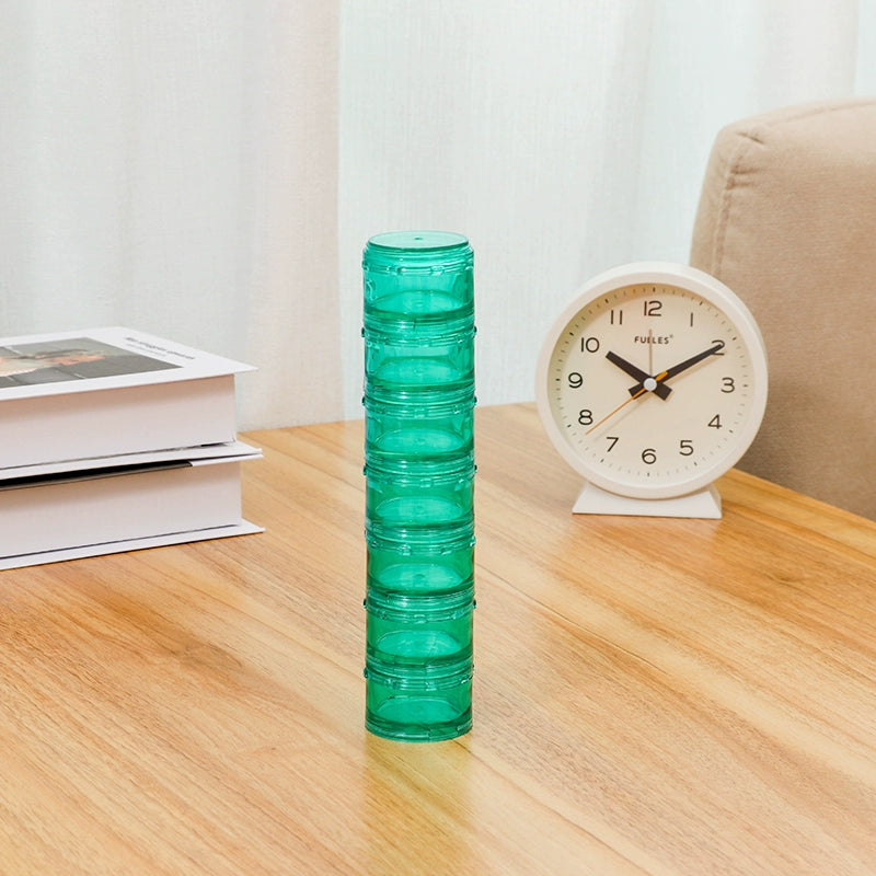 Portable 7-day combination pill box, detachable small pill box