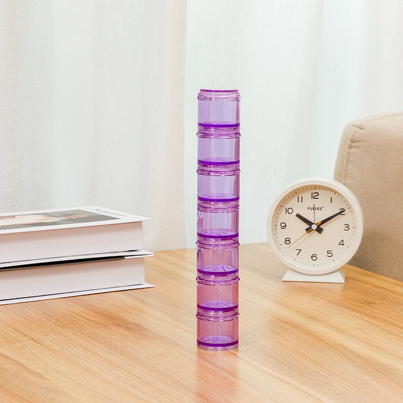 Portable 7-day combination pill box, detachable small pill box