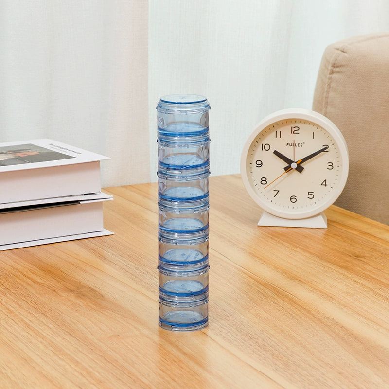 Portable 7-day combination pill box, detachable small pill box