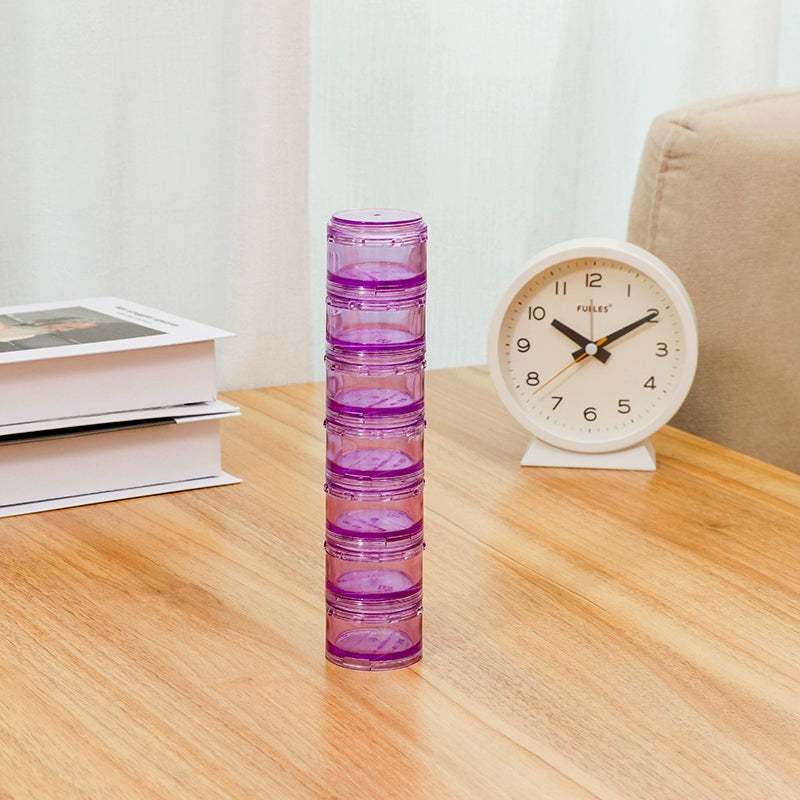 Portable 7-day combination pill box, detachable small pill box