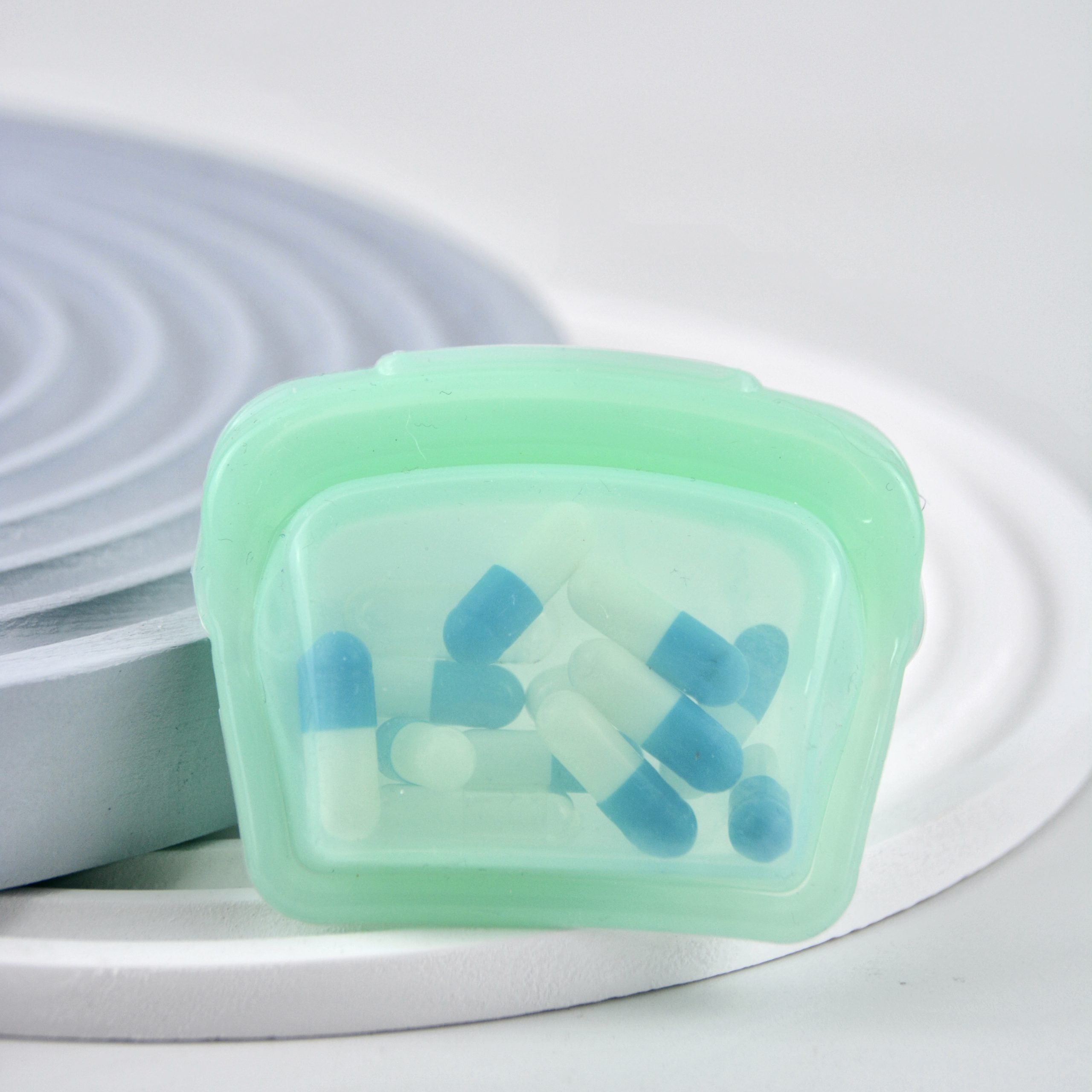 Reusable pill bag, silicone pill bag, soft and light